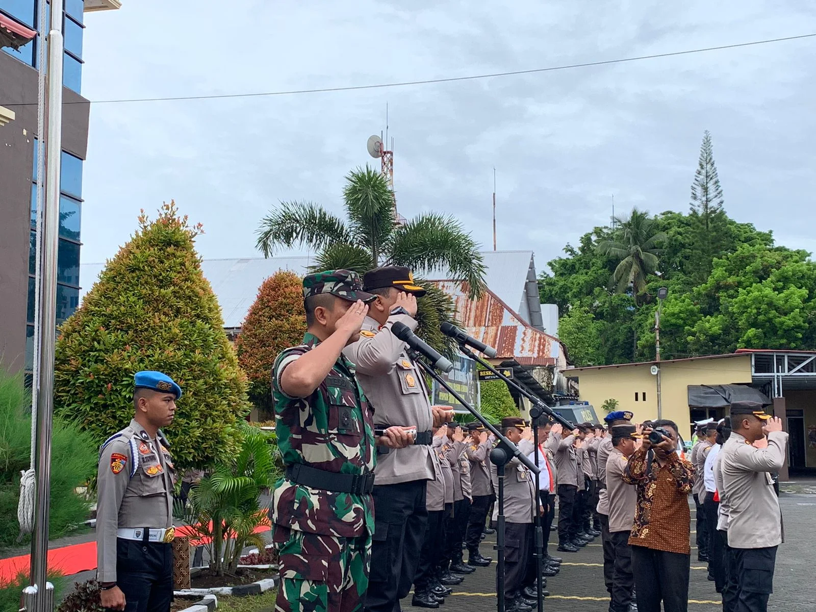 Kegiatan upacara Purna Bakti atau masa pensiun merupakan bentuk penghormatan Dan apresiasi dari pimpinan, atas Dharma bakti, Dedikasi, Loyalitas, dan kinerja selama menjadi prajurit TNI dan Anggota Kepolisian. (Foto istimewa)