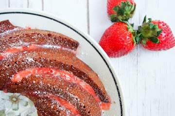 Strawberry bundt cake