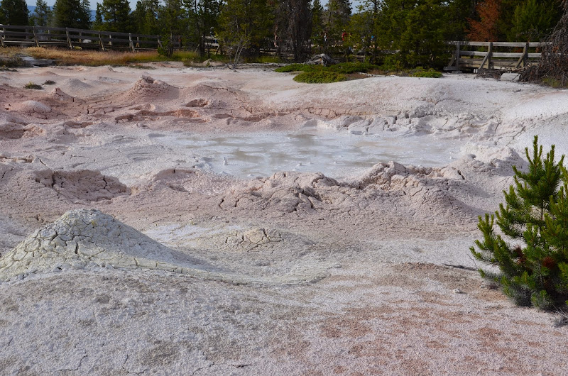 yellowstone fountain paint pot