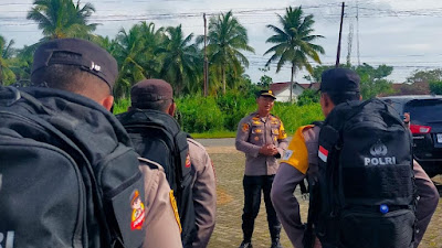 Polsek Sungai Kakap Polres Kubu Geser Pasukan di dua desa perairan Wujudkan Pemilu Aman dan Damai