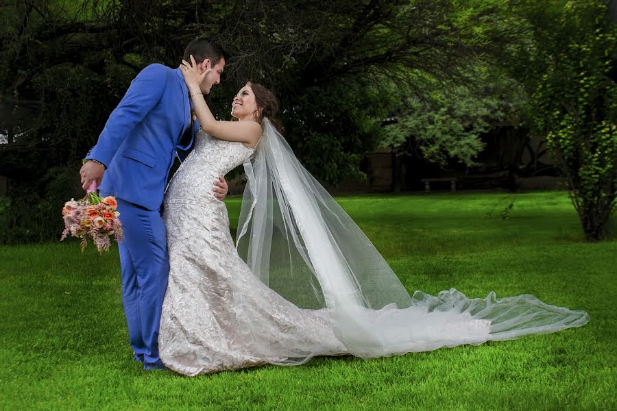 Fotógrafo de casamento Bernardo Olvera (olvera45). Foto de 10 de janeiro 2020