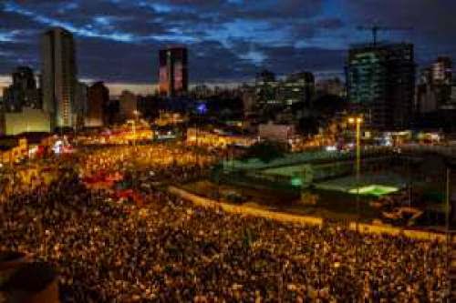 Amazing Footage Of A Ufo Spotted Over The Brazilian Protests