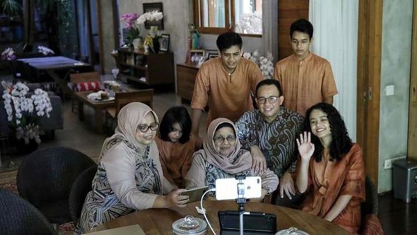 Anies: Jadilah Orang Bertanggung Jawab, di Rumah Artinya Melindungi Orang Lain Anies: Jadilah Orang Bertanggung Jawab, di Rumah Artinya Melindungi Orang Lain