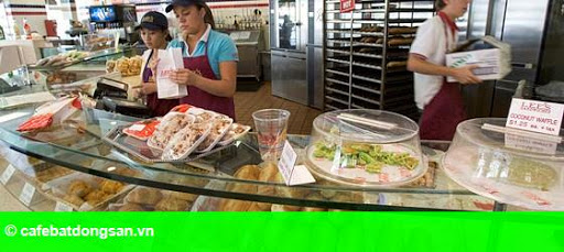 Hình 1: Chuỗi bánh mì Việt lớn nhất thế giới khởi đầu thế nào? Hình 1: Chuỗi bánh mì Việt lớn nhất thế giới khởi đầu thế nào?