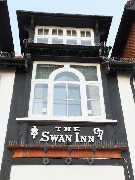 The Swan, Horning