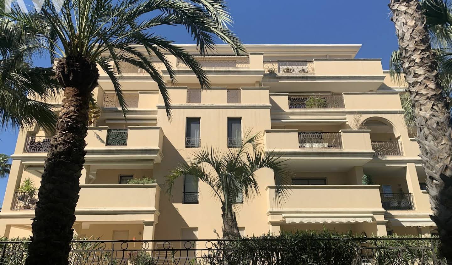 Apartment with terrace Hyeres