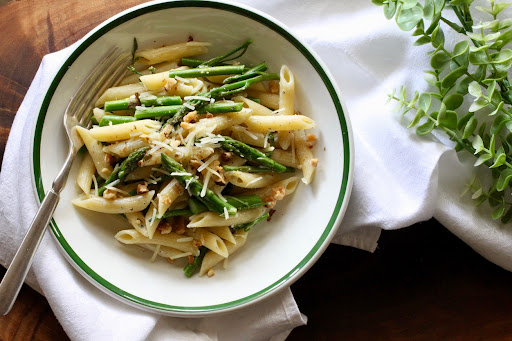 bowl of creamy pasta with lemon, walnuts and blue cheese