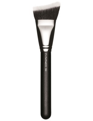 MAC_StudioQuikTrikStick_164DuoFibreCurvedSculptingBrush_white_300dpiCMYK_1