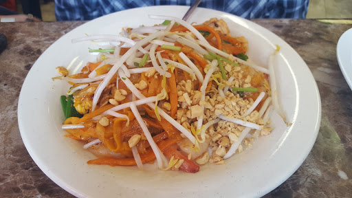 Southeast Asian Restaurant «Egg Roll Plus Hmong Restaurant», reviews and photos, 1611 Bellinger St, Eau Claire, WI 54703, USA