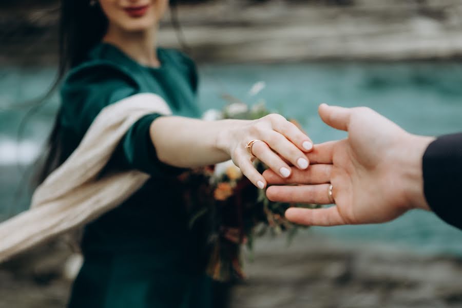 Fotografo di matrimoni Yulya Vlasova (vlasovaulia). Foto del 16 ottobre 2019