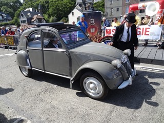 2016.06.19-018 2 CV avec coffre bombé