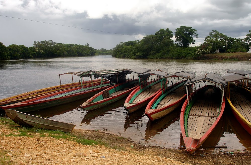 long boats lined along the river banks, their owners ready to negotiate rides to the nearby El Ceibal ruins...