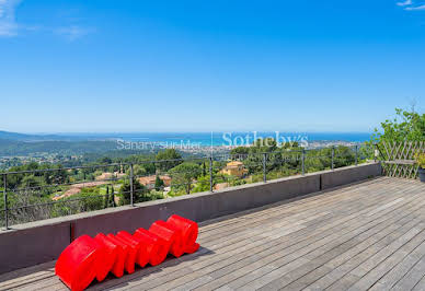 Seaside house with pool and garden 3