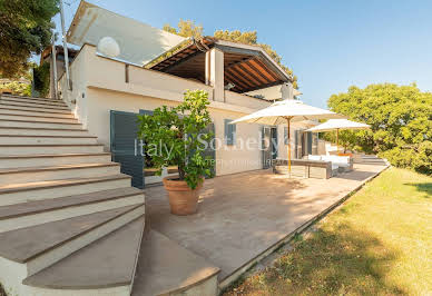 Villa with pool and garden 5