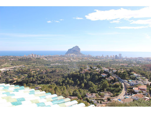 Maison avec piscine et terrasse 1