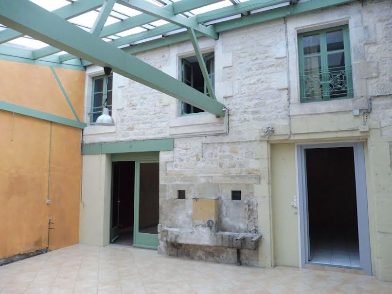 Vente maison 5 pièces 156 m² à Saint-Savinien (17350), 199 000 €