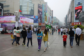 people walking at Taidong Pedestrian Street