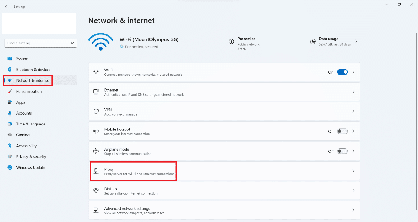 Opción de proxy en la sección Red e Internet en Configuración.