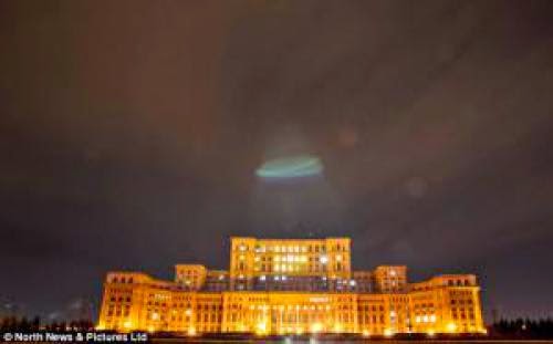 Monumental Ufo Sightings Welcome To Earth Stunning Ufo Hovers Above Bucharest Parliament