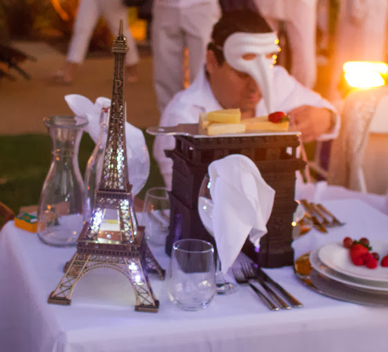 photo of a Paris-themed place setting