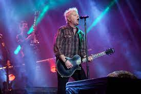 Dexter Holland Net Worth, Age, Wiki, Biography, Height, Dating, Family, Career