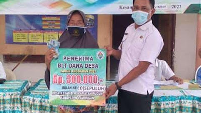 100 Warga Desa Kesambi Kecamatan Pucuk Lamongan, Terima Bantuan Langsung Tunai Tahap Ke Sepuluh Sebesar Rp 300.000