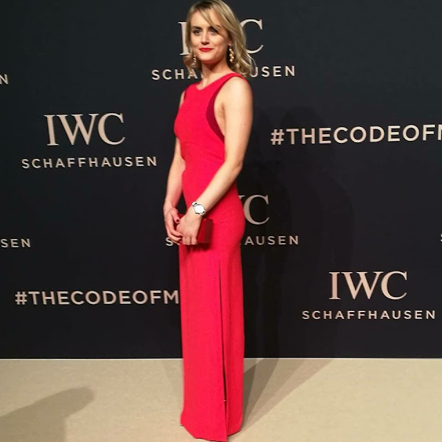 Taylor Schilling Awesome Profile Pics