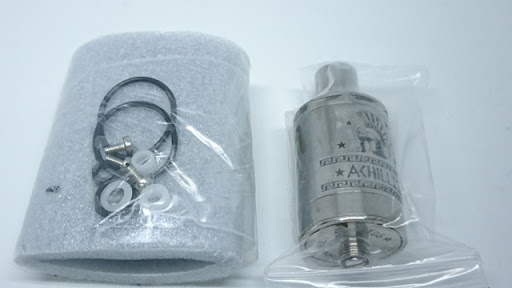 DSC 6444 thumb%255B2%255D - 【RDA】「ACHILLES II RDA by Titanium MODS」（アキレス2RDA)エングレービング付モデルレビュー！フルチタンボディで軽量、英雄アキレスの掘りが所有欲を満たしてくれるフレーバーチェイサー御用達モデル！【ドリッパー/フレーバー/電子タバコ】