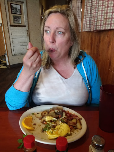 Restaurant «Colvins Pub & Grill», reviews and photos, 135 N Nehalem St, Clatskanie, OR 97016, USA