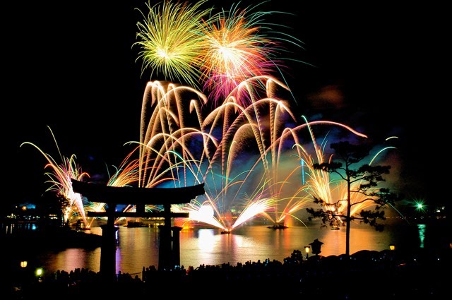 [Illuminations%2520Fireworks%2520at%2520Epcot%2520Disney%2520World%255B6%255D.jpg]