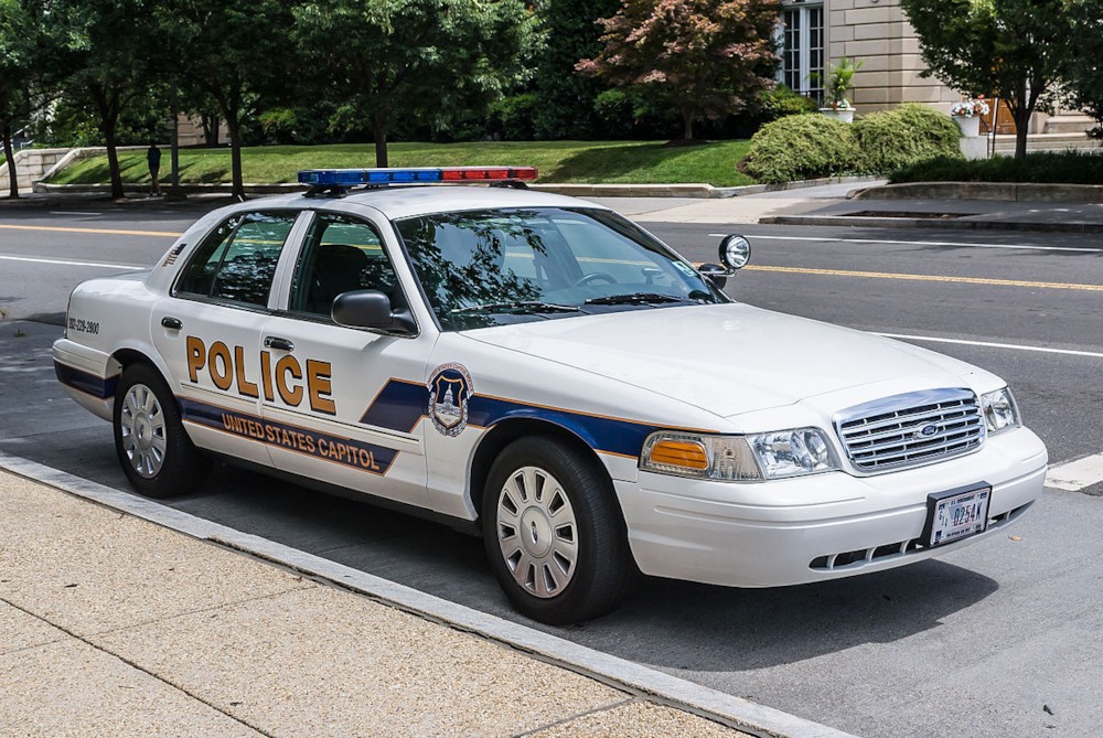 파일:external/upload.wikimedia.org/1200px-US_Capitol_Police_Cruiser_Ford_Crown_Vic_fr.jpg