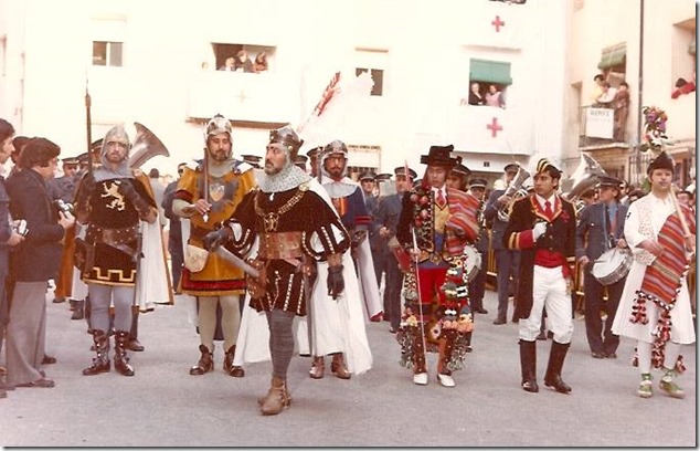 Publicació, cristians amb sargent. Foto, RAMÓN FERRANDO