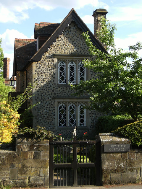 1005300155 Institute Cottage, Leigh