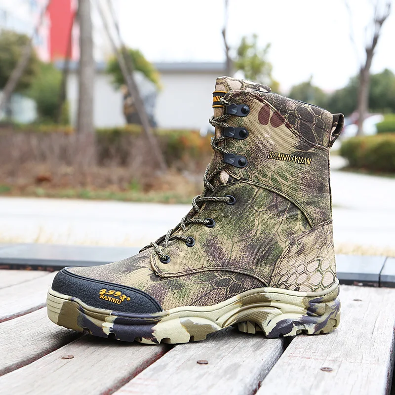 Bottes de camouflage désert jungle, idéales pour l'extérieur. Confort et protection pour vos aventures dans les environnements arides et tropicaux.