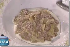 Farfalle al pistacchio con salsa di vitello al vino rosso