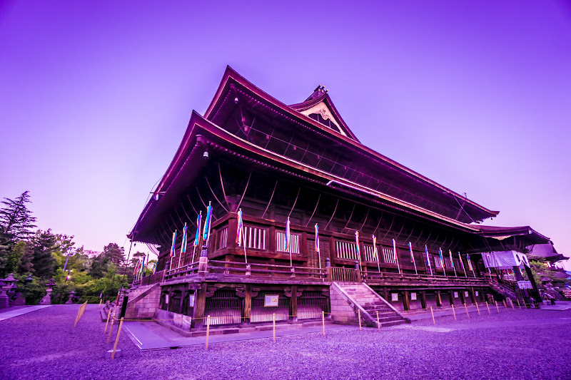 Zenkoji temple main hall photo2