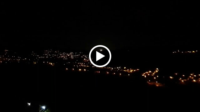 Time-Lapse de la Luna ocultándose tras las montañas de la carretera a Los Olivos.