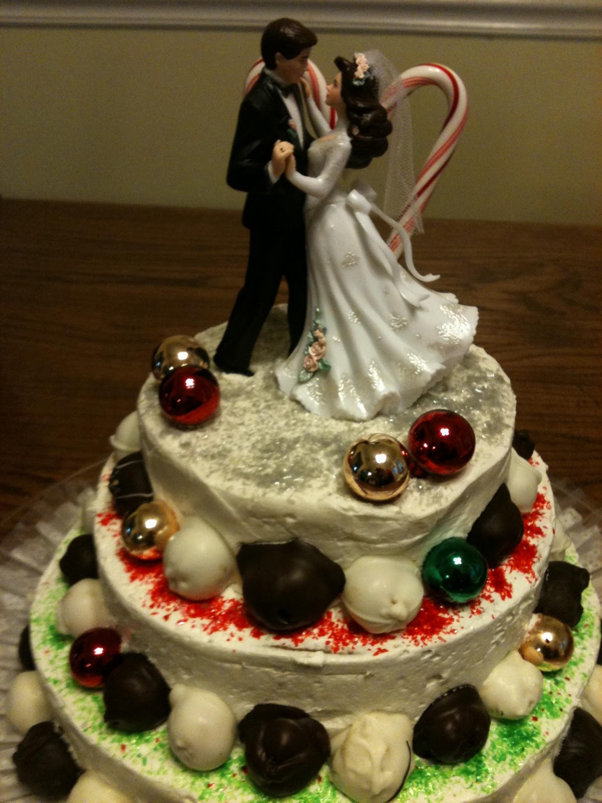 christmas themed wedding cake