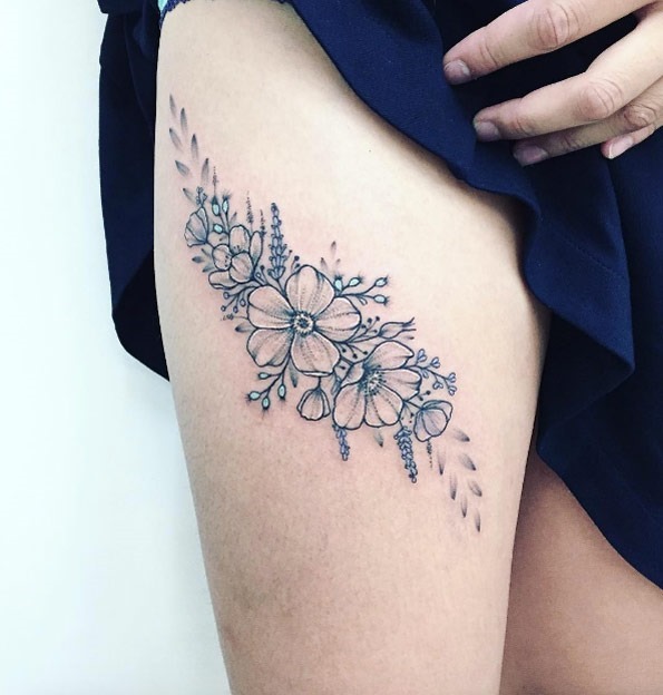 Este design floral com um toque de azul