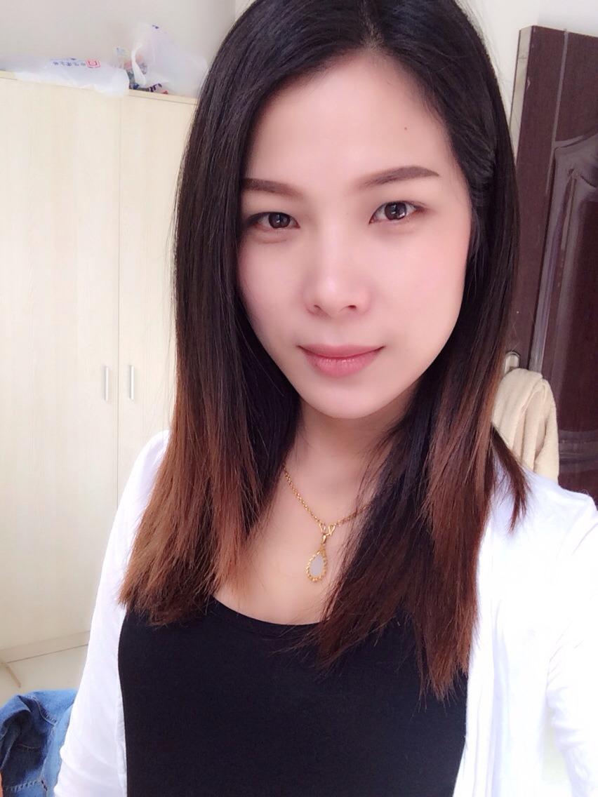 Cute Chinese Girl Selfie: My eyes can kill people LOL