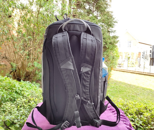 Voel me slecht bros Omgaan met Thule Chasm Review Backpack With Side Laptop Access | Gadget Explained  Reviews Gadgets | Electronics | Tech