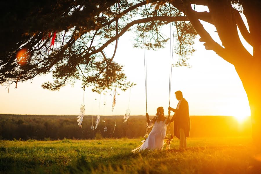 Fotografo di matrimoni Maksim Troickiy (maxtroitskiy). Foto del 18 dicembre 2019