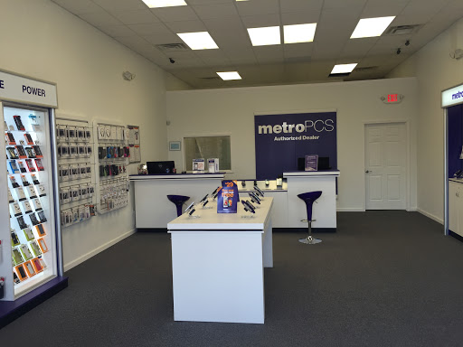 Cell Phone Store «MetroPCS Authorized Dealer», reviews and photos, 395 N Groesbeck Hwy c, Mt Clemens, MI 48043, USA