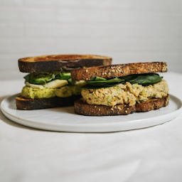 CHICKPEA SMASH SANDWICH