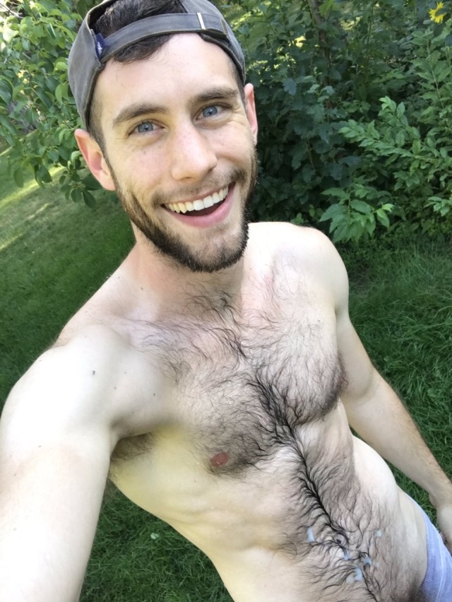 Hairy twink. Красивые волосатые мужчины. Молодые волосатые парни. Молодые парни с волосатой грудью.