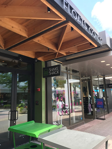 Hamburger Restaurant «Shake Shack», reviews and photos, 4999 Old Orchard Shopping Center, Skokie, IL 60077, USA