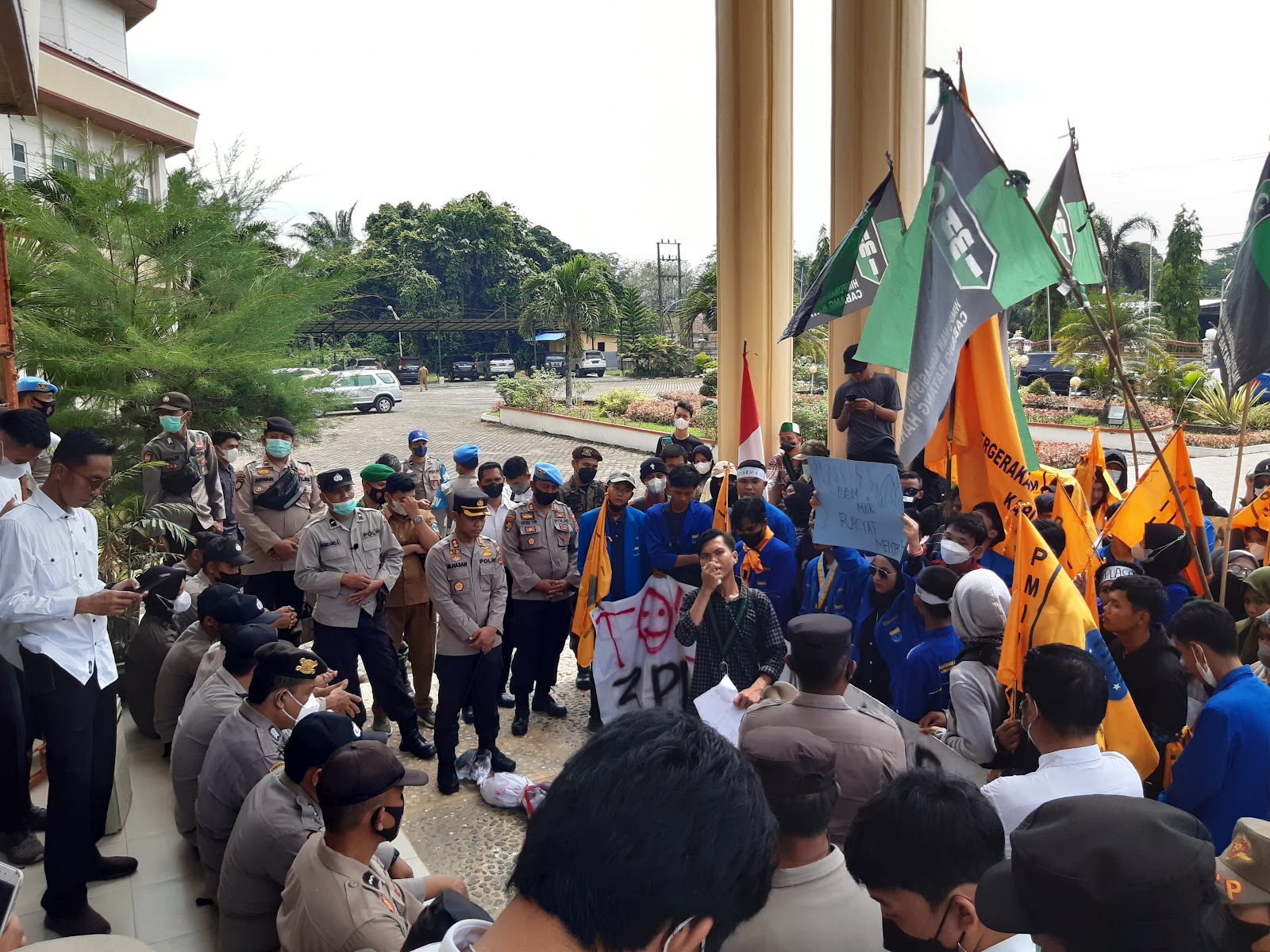 Kapolres Batanghari Turun Tangan Kawal Aksi Demo Mahasiswa di Gedung DPRD