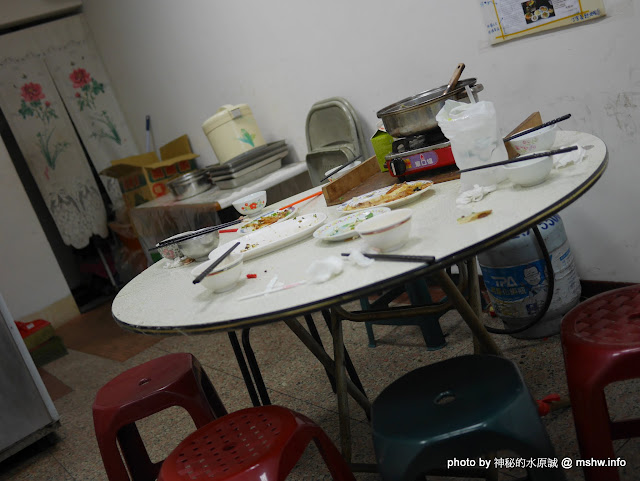 【食記】台中士官長酸菜白肉鍋-士官長野地餐廳@北區武昌公園 : 吃粗飽還得將就一下,取名野地餐廳就可以弄這麼髒嗎? 區域 中式 北區 台中市 晚餐 火鍋/鍋物 飲食/食記/吃吃喝喝 