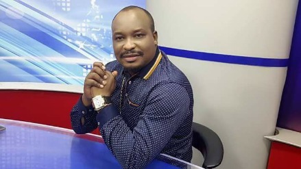 Pastor Elisha Muliri, husband to the late Angela Chibalonza has advised married women again putting their photos on their profile.