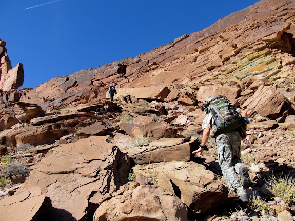 Climbing up to Bowknot Saddle